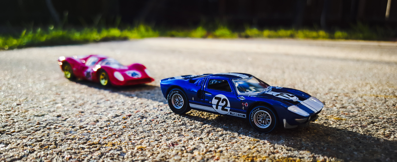 Ford GT40 Mk1 and Ferrari 330 P4. Photo credit of MustangFan